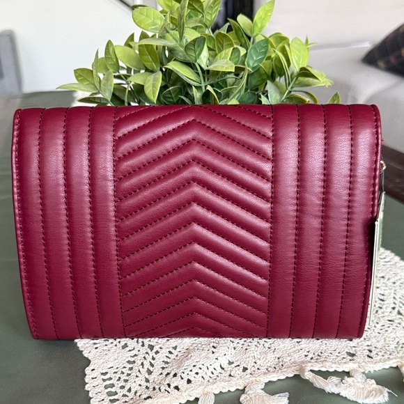 Badgley mischka Burgundy Quilted crossbody - Picture 3 of 11